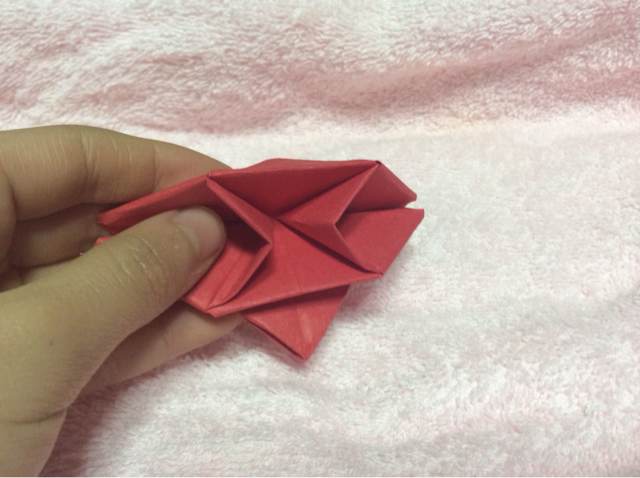折纸教程—简单易学的钻石玫瑰花折法 第20步