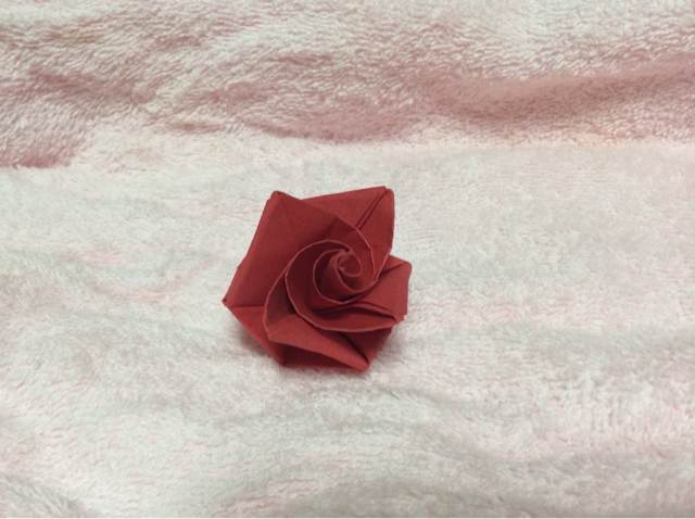 折纸教程—简单易学的钻石玫瑰花折法 第30步