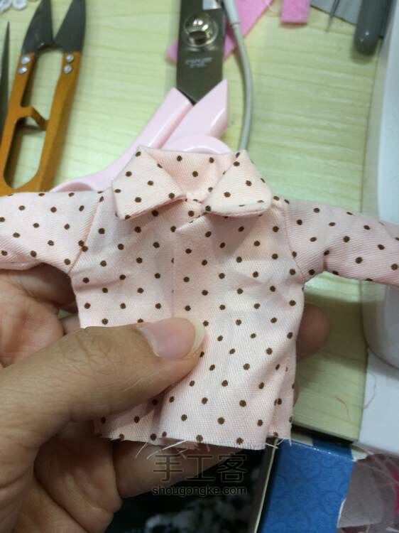 【娃衣教程】十月初教你做简单的娃娃衬衫 第11步