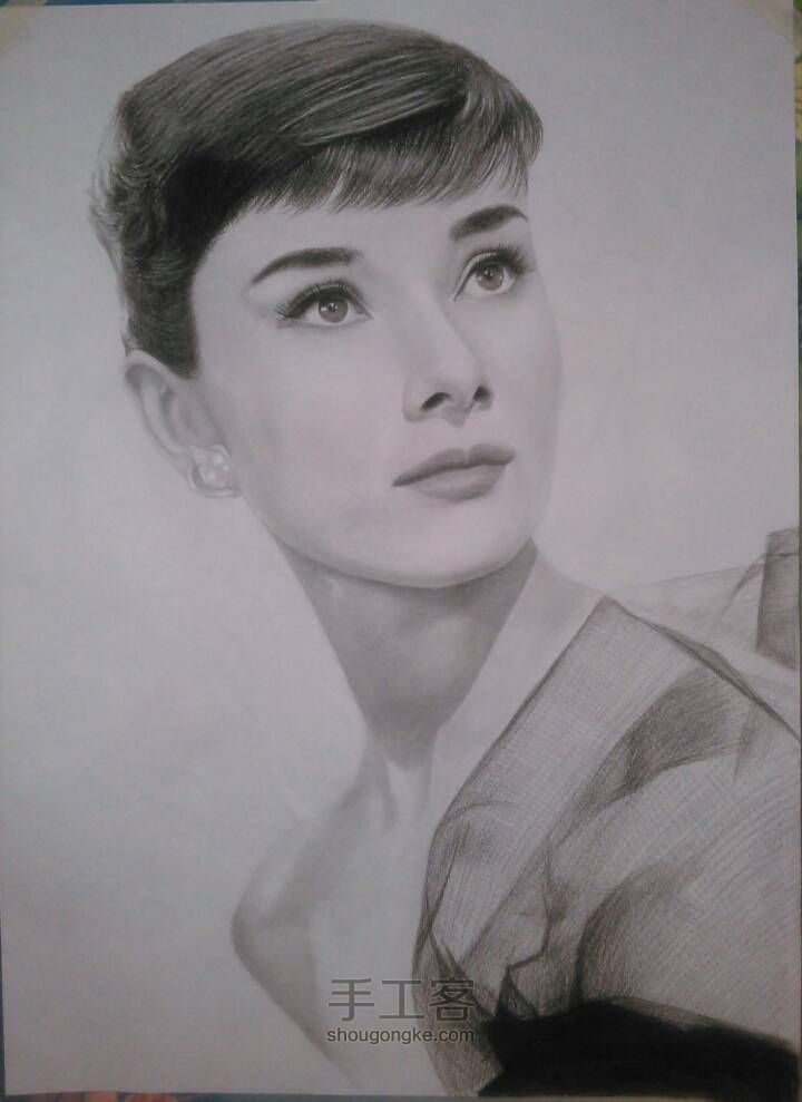 奥黛丽·赫本（Audrey Hepburn)美女手绘素描教程 第3步