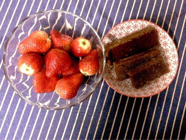 自制冰糖草莓 第1步