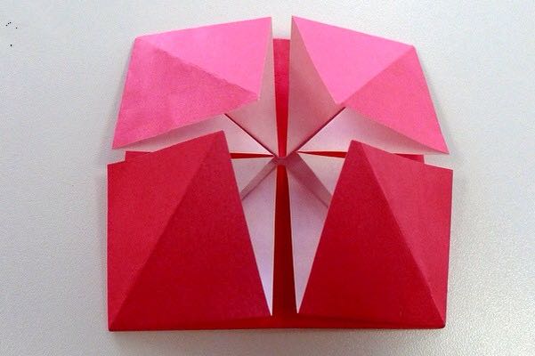 有趣的纸折陀螺 第3步