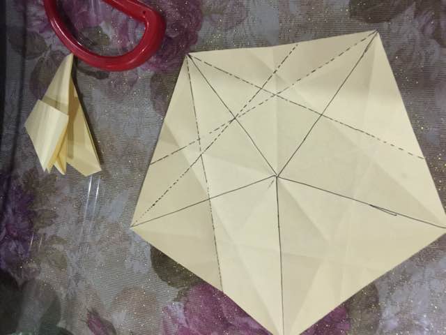 杨桃花的折纸过程（有点粗糙） 第18步