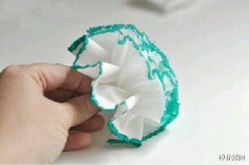 面巾纸纸花制作教程（转） 第3步