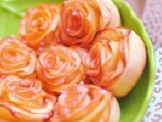 寓意爱情的玫瑰是情人节必备品，可再美的玫瑰都会有凋谢的那天，不如做一份可以吃的“玫瑰”，和你最亲爱的TA一起，把爱情和浪漫一口一口吃掉…
