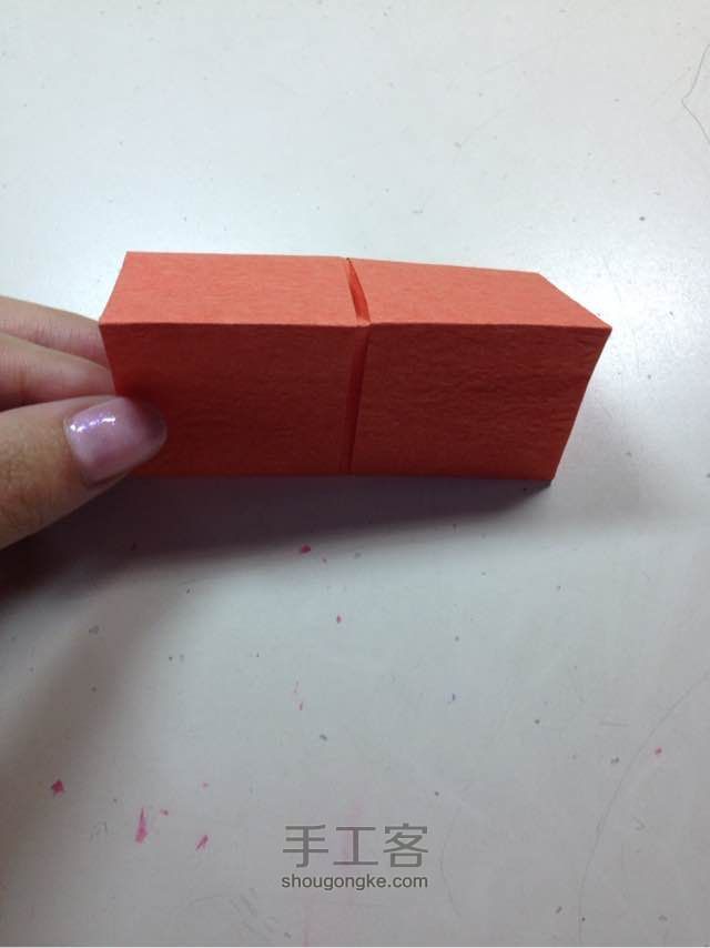 六边形彩色纸叠笔筒制作教程 第20步