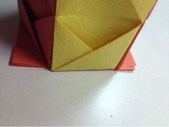 六边形彩色纸叠笔筒制作教程 第28步