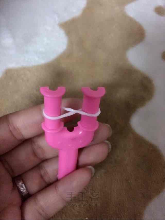 彩虹机之逢合的心手链编织。 第1步