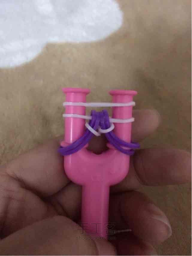 彩虹机之逢合的心手链编织。 第11步