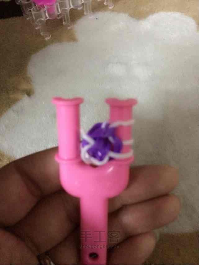 彩虹机之逢合的心手链编织。 第17步