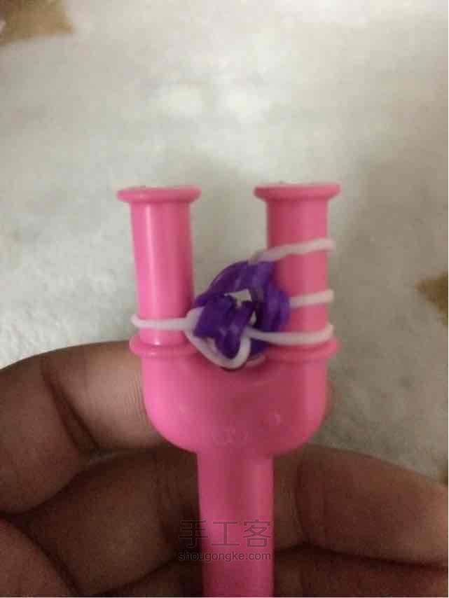 彩虹机之逢合的心手链编织。 第16步