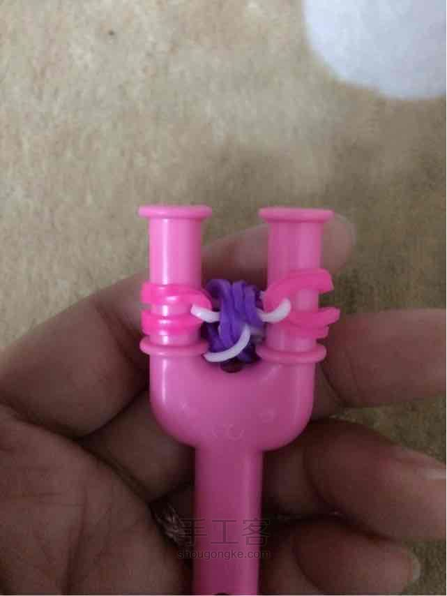 彩虹机之逢合的心手链编织。 第27步