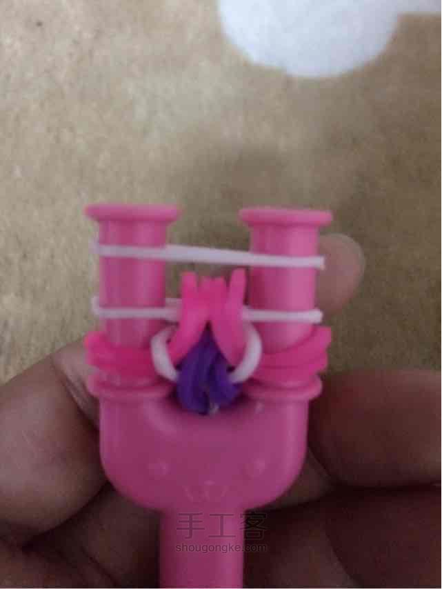 彩虹机之逢合的心手链编织。 第31步