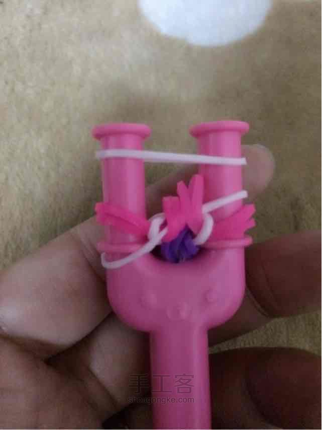 彩虹机之逢合的心手链编织。 第32步