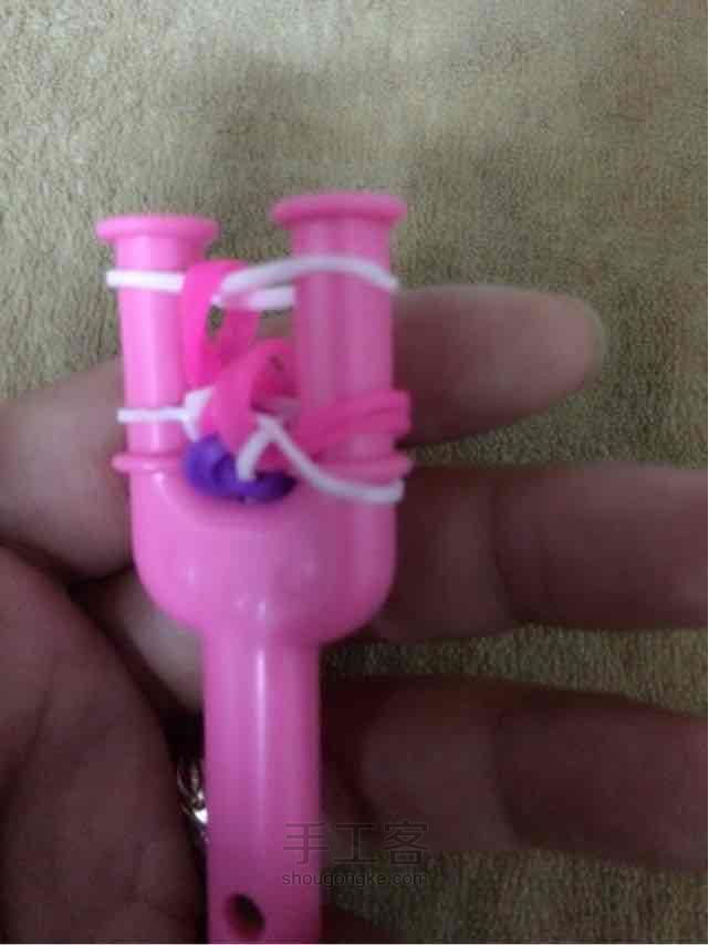 彩虹机之逢合的心手链编织。 第34步