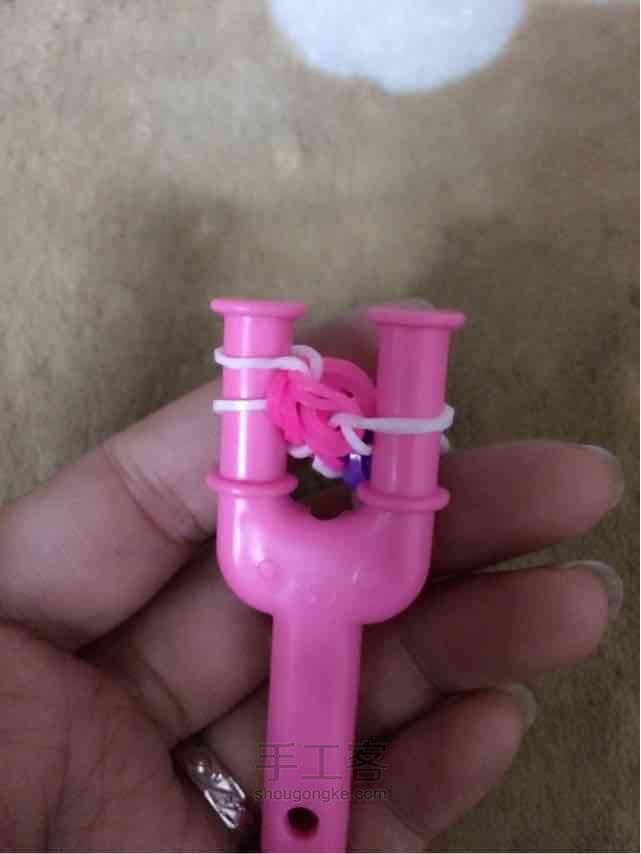 彩虹机之逢合的心手链编织。 第39步