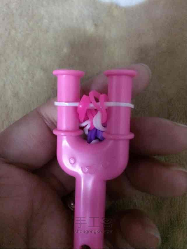 彩虹机之逢合的心手链编织。 第41步