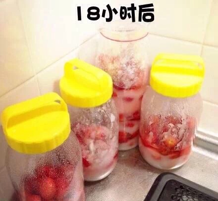 吃货新技能，日本妹子自创草莓糖浆小教程『授权转@日本零距离』 第3步