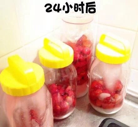 吃货新技能，日本妹子自创草莓糖浆小教程『授权转@日本零距离』 第5步