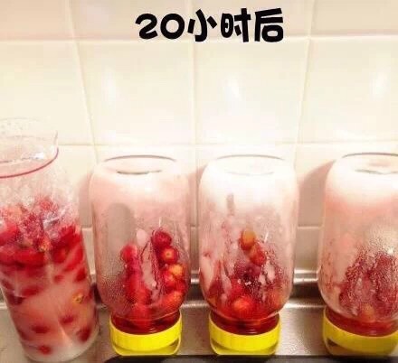 吃货新技能，日本妹子自创草莓糖浆小教程『授权转@日本零距离』 第4步