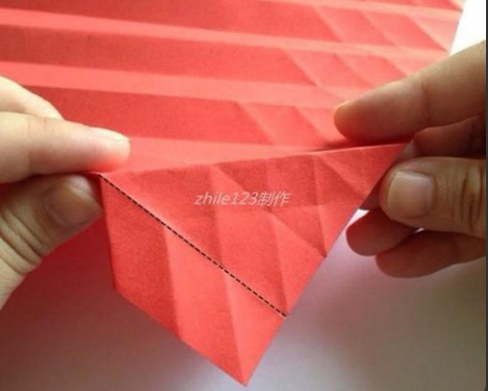 漂亮的纸灯笼手工折纸方法 第15步