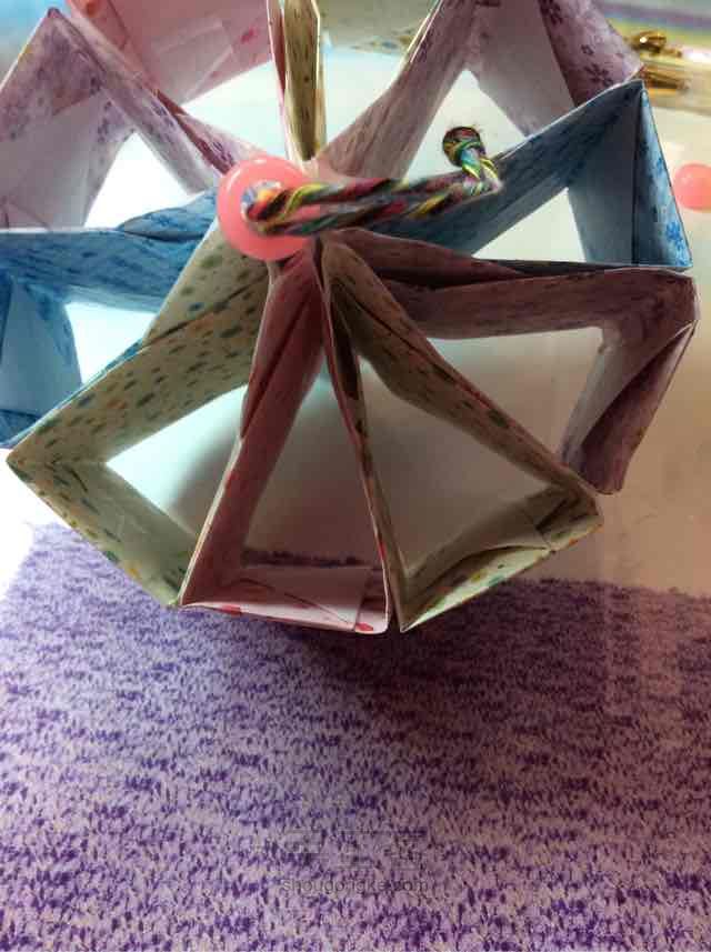 漂亮的折纸灯笼制作教程 第13步