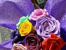 情人节前自己也制作了粘土玫瑰，一个弟弟包装了下送给女友，效果不错，开心