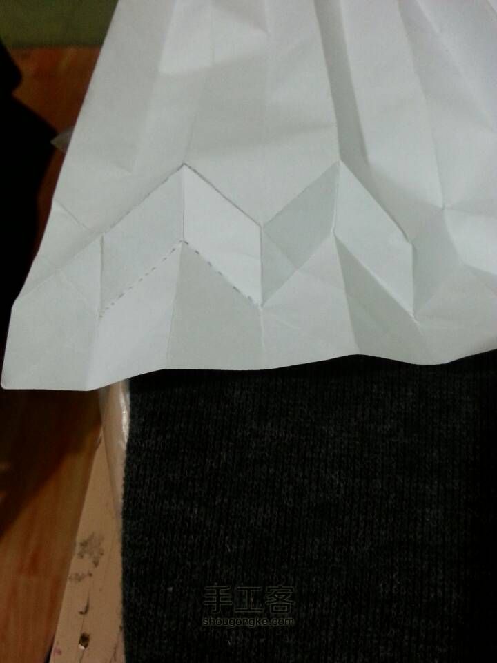 漂亮的纸灯笼手工折纸方法 第21步