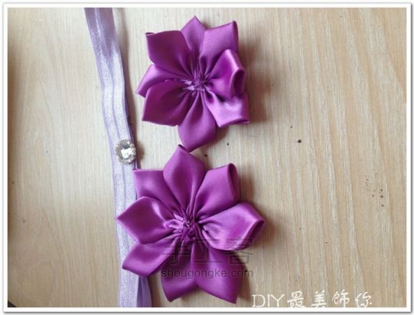 紫色双层花朵发带制作教程 第7步
