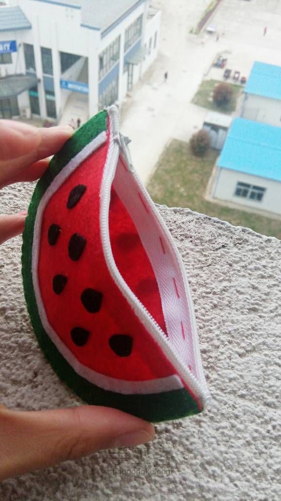 不织布西瓜🍉零钱包 第4步