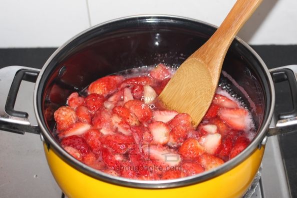 抓住草莓的尾巴—自制草莓酱 第5步