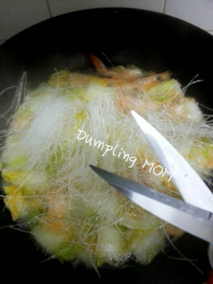 【Dumpling MOM】春季鲜汤之白菜粉丝虾汤 第7步
