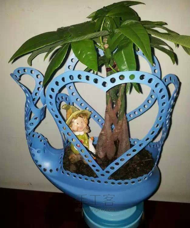 【转贴教程】洗衣液瓶子改花盆 第5步