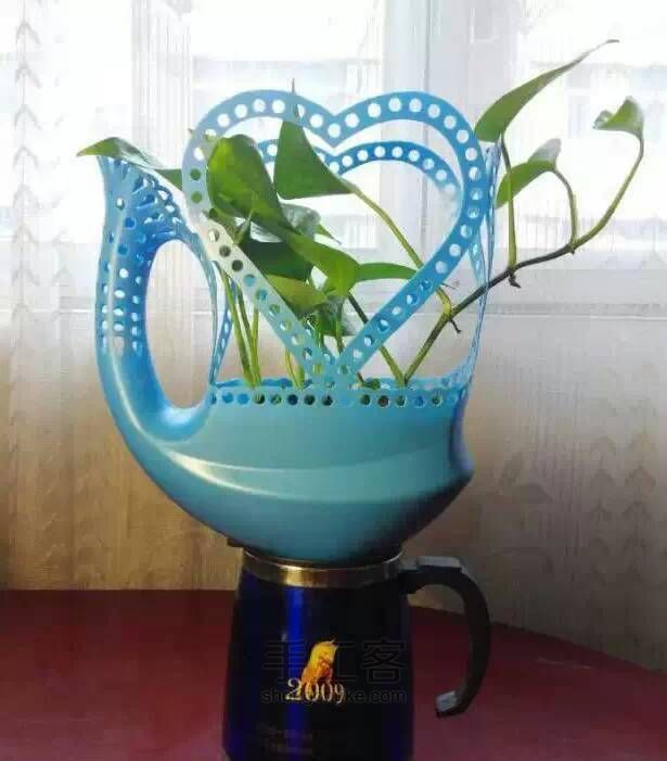 【转贴教程】洗衣液瓶子改花盆 第4步