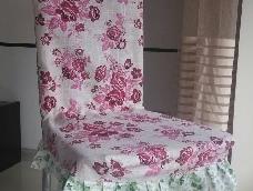 家里椅子破旧，用几块布使它旧貌换新颜