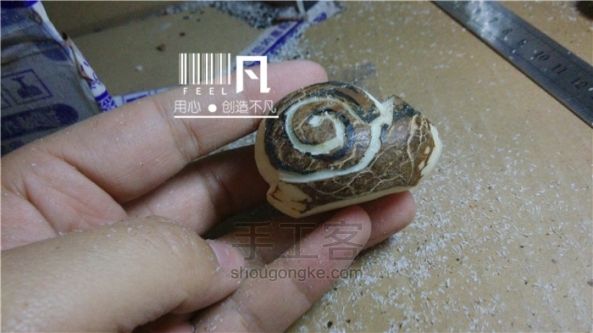 【非凡工作室】做一只萌萌的蜗牛象牙果手作 第2步