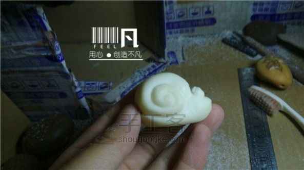 【非凡工作室】做一只萌萌的蜗牛象牙果手作 第7步