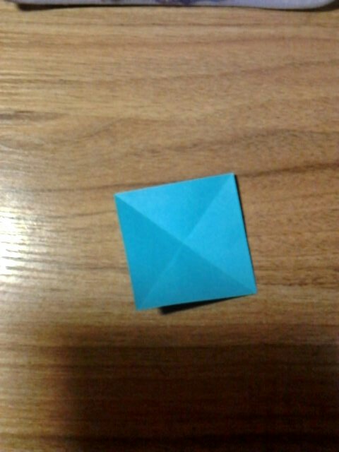 超级简单的蝴蝶结折纸装饰 第4步