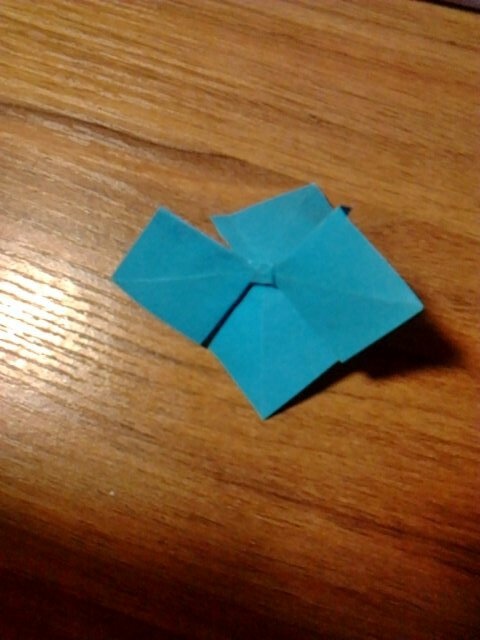 超级简单的蝴蝶结折纸装饰 第18步