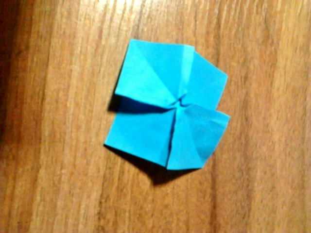 超级简单的蝴蝶结折纸装饰 第17步