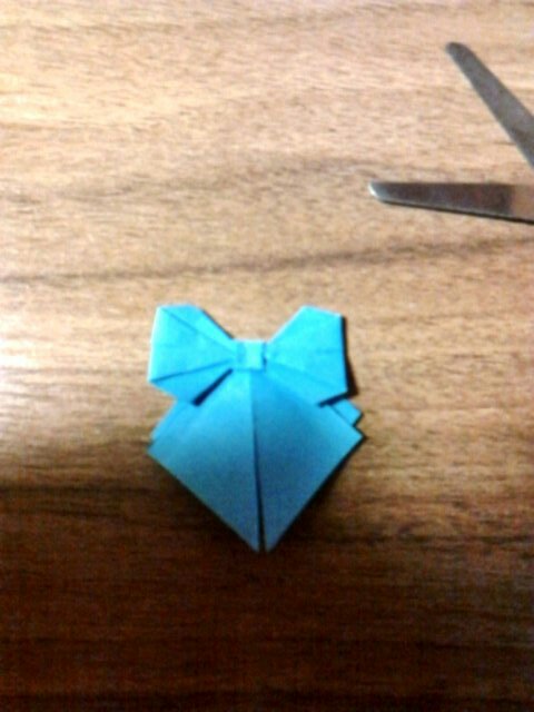 超级简单的蝴蝶结折纸装饰 第23步