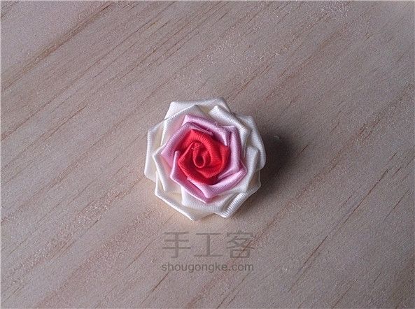 DIY精致的缎带玫瑰制作教程 第19步