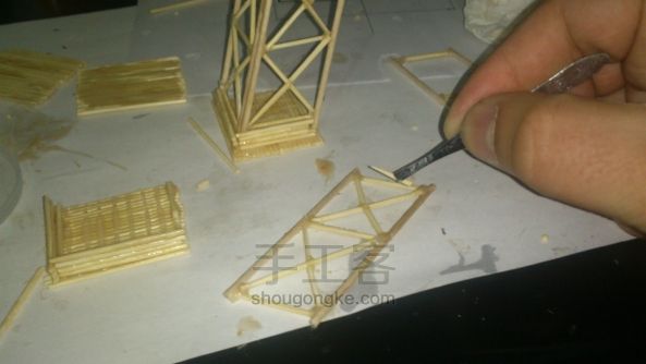 用牙签制作艾菲尔铁塔 第2步