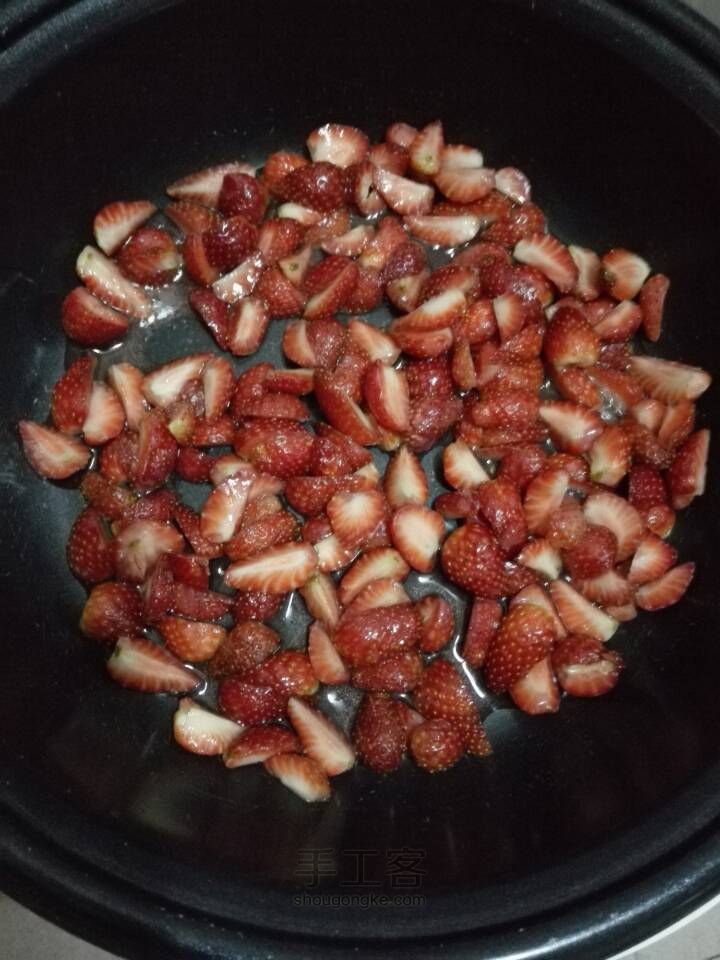 简单美味的草莓酱~ 第3步