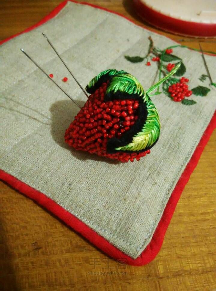 草莓 珠绣教程 第8步