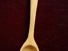 黄杨木小勺子制作，平凡无造型！
据，锉，刻刀，砂纸！