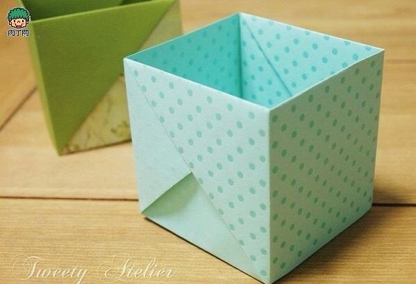 简单实用的折纸收纳盒手工diy制作教程
 第1步