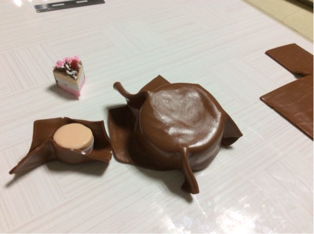懒兔子软陶饰品草莓巧克力蛋糕教程 第7步