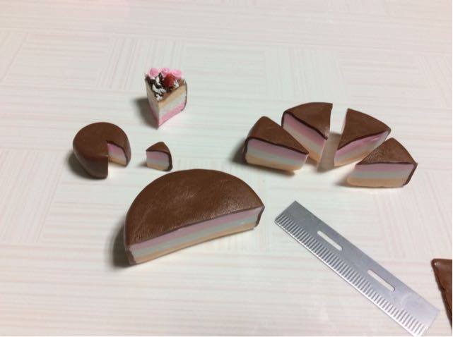 懒兔子软陶饰品草莓巧克力蛋糕教程 第10步