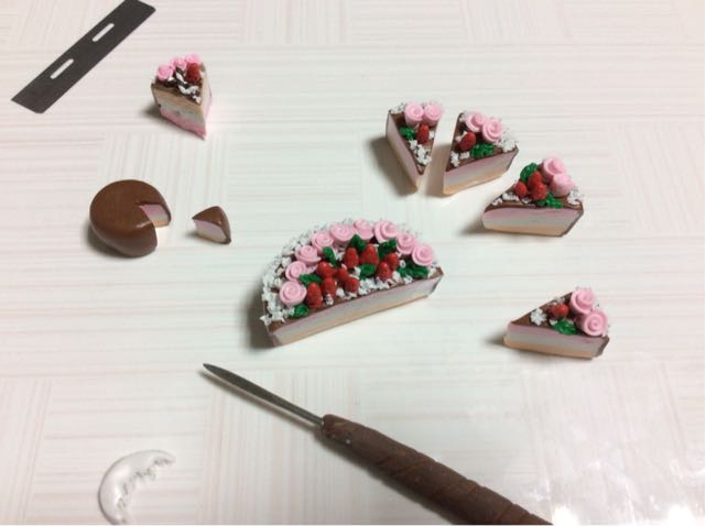 懒兔子软陶饰品草莓巧克力蛋糕教程 第14步
